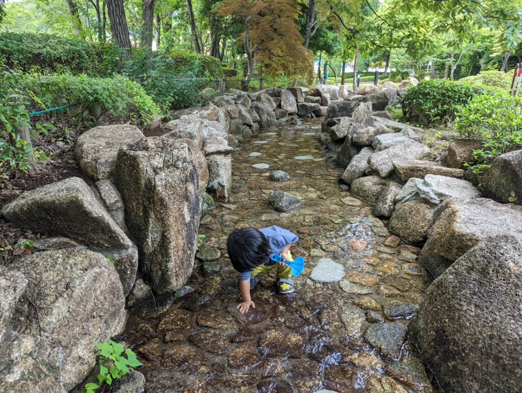 川口グリーンセンターで水遊び